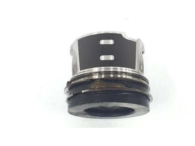 Píst 1612784080   Citroen C4 II Picasso  pro naftový motor 1.6  