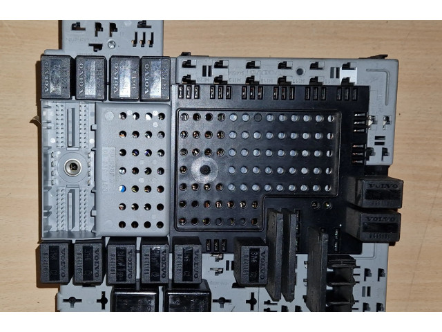 Блок предохранителей 08696035   Volvo V70    