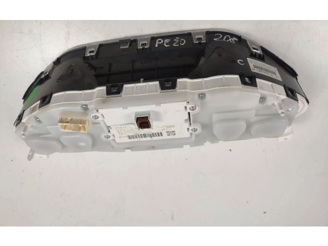 Přístrojová deska  Peugeot 2008 I 2017 E137HWE4, 140398  