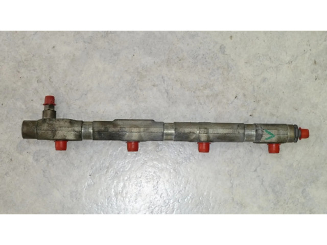 Vstřikovací lišta 13537805724   BMW 7 E38    M67 