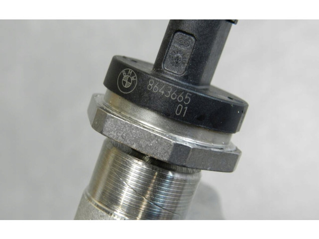 Vstřikovací lišta 8643665   BMW 2 F22 F23  pro benzínový motor 3.0  