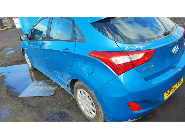 Zámek zadních dveří 81230A6000   Hyundai i30 2013