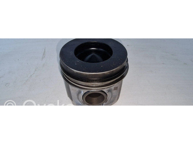 Píst 84L110   BMW 5 F10 F11   3.0  