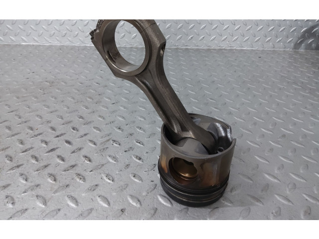 Píst 235102F100, 234102F975   KIA Sorento     