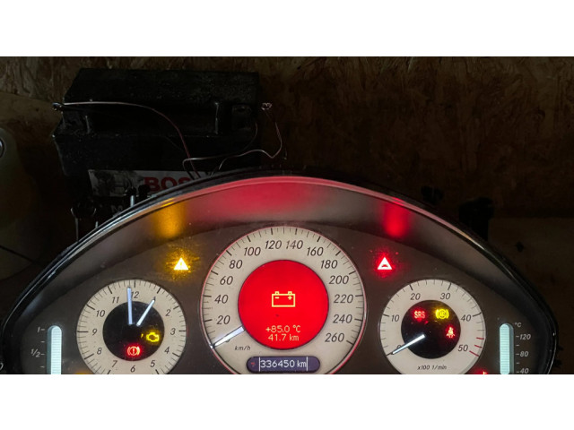 Přístrojová deska  Mercedes-Benz E W211 2003 A2114407411, 110080382075  