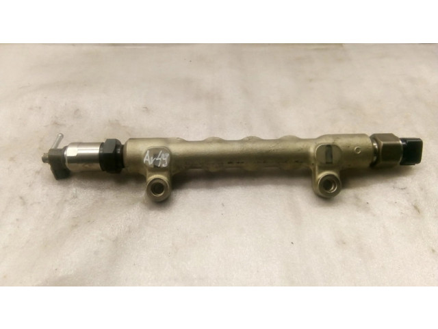 Vstřikovací lišta 238100R020   Toyota Avensis T250  pro naftový motor 2.2  2ADFHV