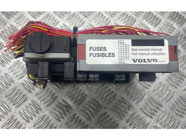   Pojistková skříňka 8688153, 02W052   Volvo S80 2005