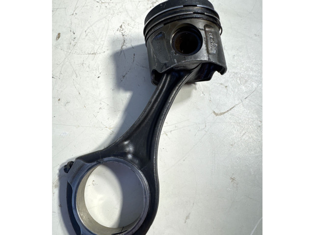 Píst 8340F   Mercedes-Benz ML W164    642.940 