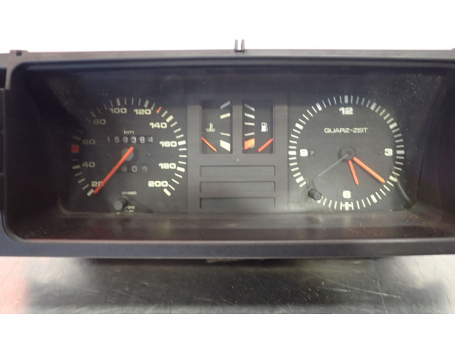 Панель приборов 8111733181117332   Audi 80 90 B2       