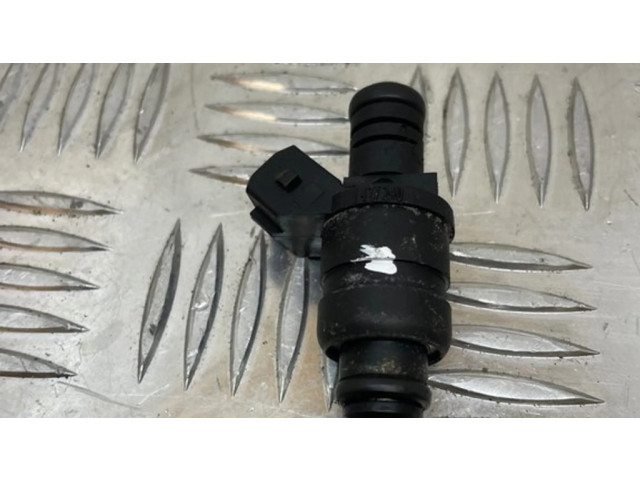 Vstřikovač 1427240   BMW 5 E60 E61  pro benzínový motor 2.2 M54B22 