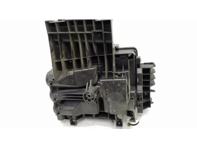Блок предохранителей  39040852   Opel Astra K    