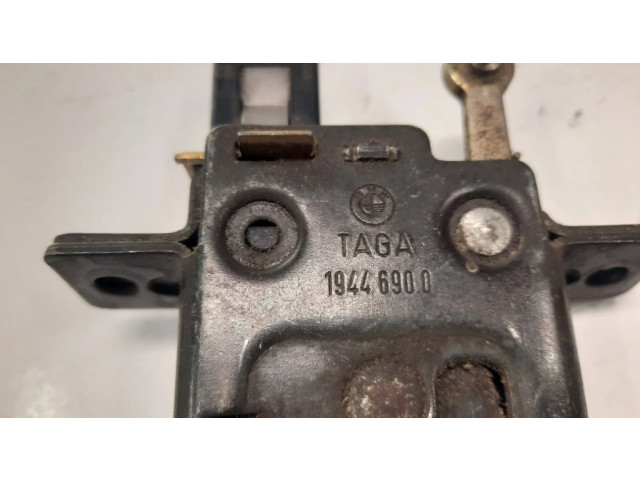 Zámek zadních dveří 19446900   BMW 5 E34 1996