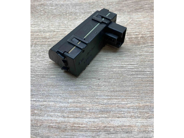 Дисплей    8391047030   Toyota Hilux (AN10, AN20, AN30)