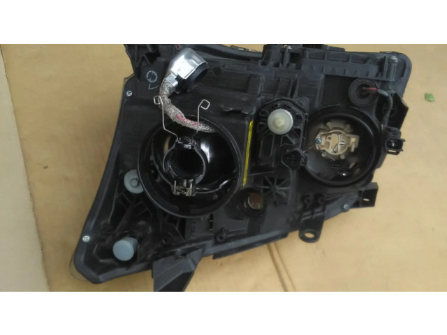 Přední světlo pravé T25, XENON200609   Toyota Avensis T250 2003