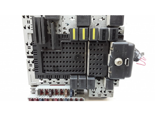   Pojistková skříňka 8688153, 8645729   Volvo S60 2002
