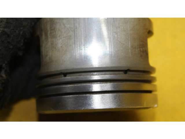 Píst 077B   Audi A6 S6 C4 4A     