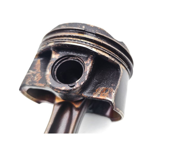 Píst B38B15A   BMW 2 F45    B38B15A 