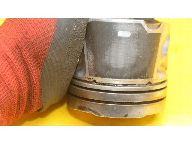 Píst 81L123   Volvo S60     