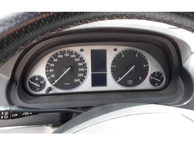 Přístrojová deska  Mercedes-Benz B W245 2008   
