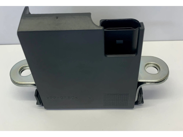 Замок багажника 5M0827505E, 5M0827505B    Volkswagen Tiguan 2007 - 2016 года