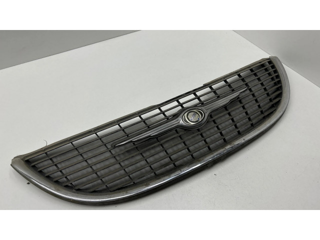 Передняя решётка Chrysler Voyager 2004-2007 года 4857522aa      