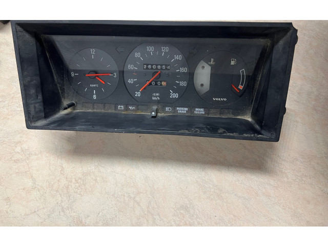 Přístrojová deska  Volvo 240 1985 1348058  