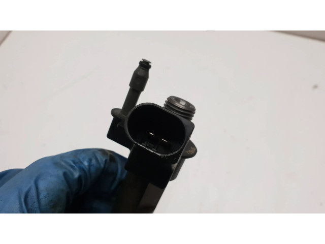 Vstřikovač 7797877   BMW 1 E82 E88  pro naftový motor 2.0 N47d20 