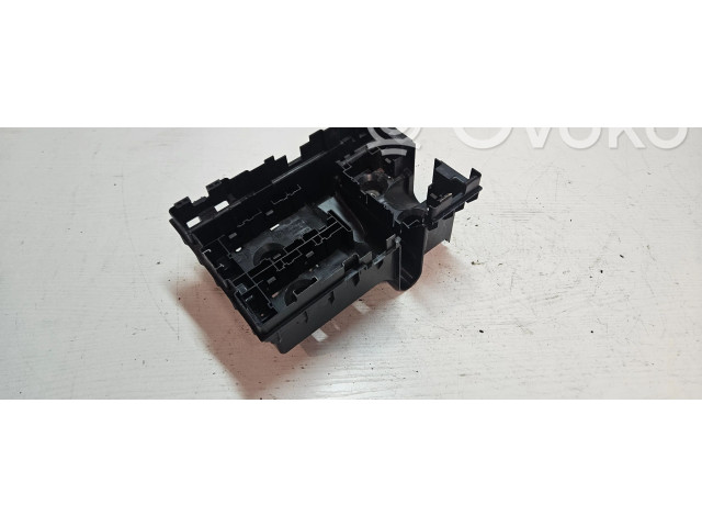   Pojistková skříňka 63513678   Chrysler Pacifica 2018