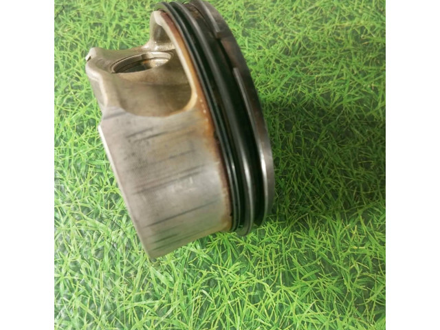 Píst 92L93, 7840920   BMW M5  pro benzínový motor 5.0 S85 B50AA 