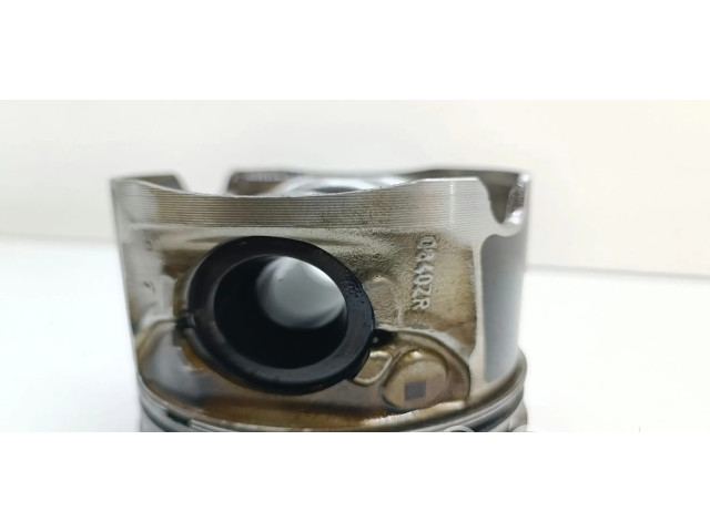 Píst 0840ZR   BMW 3 E90 E91  pro naftový motor 2.0 N47D20C 