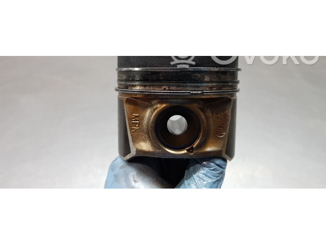 Píst 04L107065AM001, 03L105401A   Skoda Octavia Mk3 (5E)    DDY 