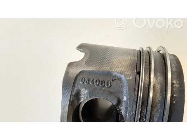 Píst 0840BB   BMW 3 E90 E91  pro naftový motor 2.0 N47D20A 