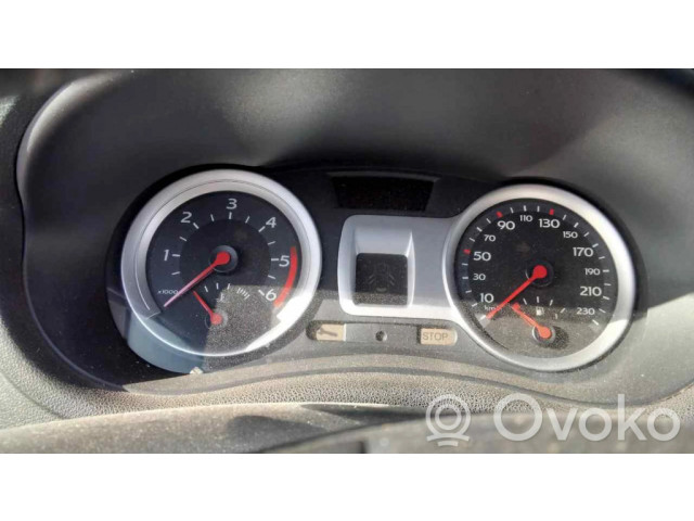 Přístrojová deska  Renault Clio III 2007 8200305020F  
