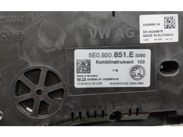 Přístrojová deska  Skoda Octavia Mk3 (5E) 2015 5E0920851E, 250899004  