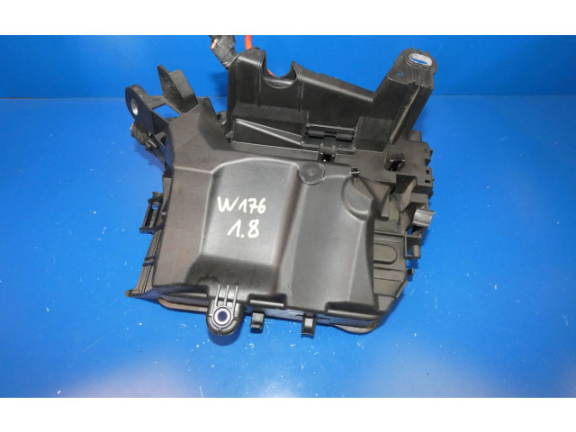   Pojistková skříňka 2465400024   Mercedes-Benz A W176 2013