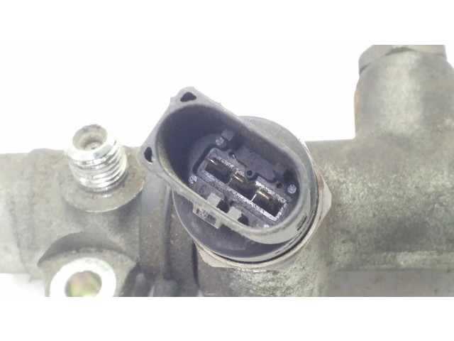 Vstřikovací lišta F00R001853, 059130089K   Audi A4 S4 B7 8E 8H  pro naftový motor 2.7  