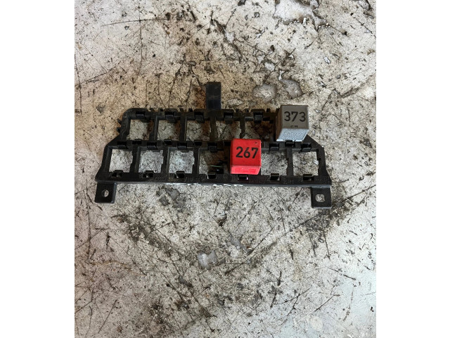   Pojistková skříňka 8D0937503E   Audi A6 S6 C5 4B 1999