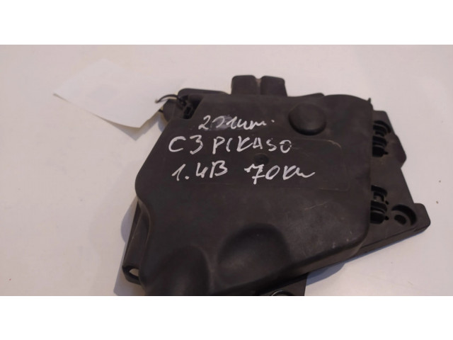 Блок предохранителей 9801147680   Citroen C3    