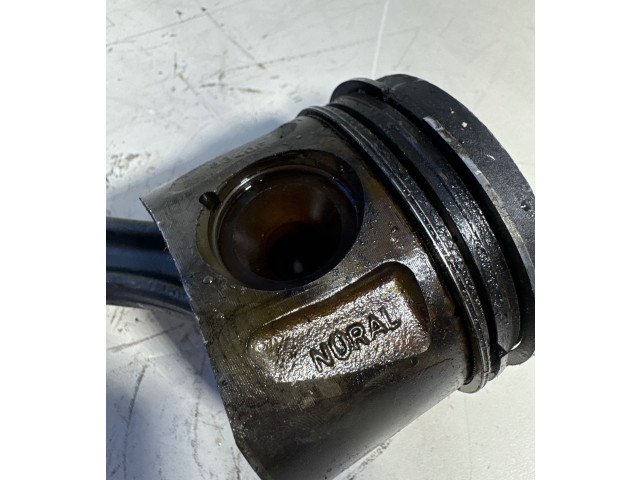 Píst 8340F   Mercedes-Benz ML W164    642.940 