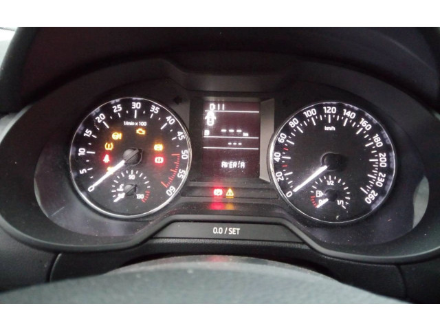 Přístrojová deska  Skoda Octavia Mk3 (5E) 2018 5E0920731E  