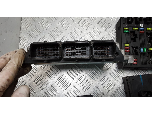 Комплект блоков управления 0281017614, 237100966R   Renault Latitude (L70)