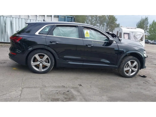 Замок капота 4M0823661   Audi e-tron