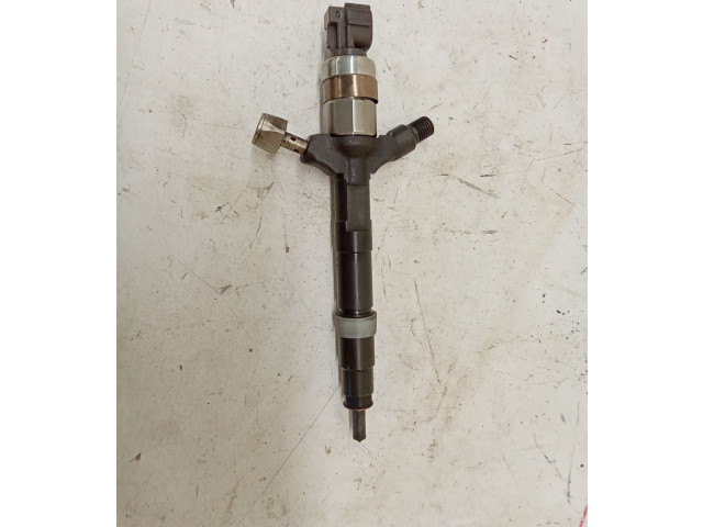 Vstřikovač 2367030030   Toyota Land Cruiser (HDJ90)     