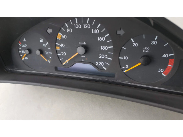 Přístrojová deska  Mercedes-Benz E W210 2000 2105406547, 110008765002  