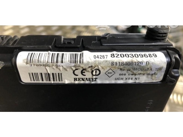 Pojistková skříňka Řídící jednotka BSM 8200309689   Renault Megane II 2004