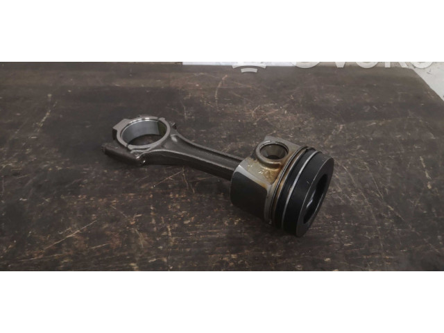 Píst 04L107065D, 03L105401A   Skoda Octavia Mk2 (1Z)    CXXB 