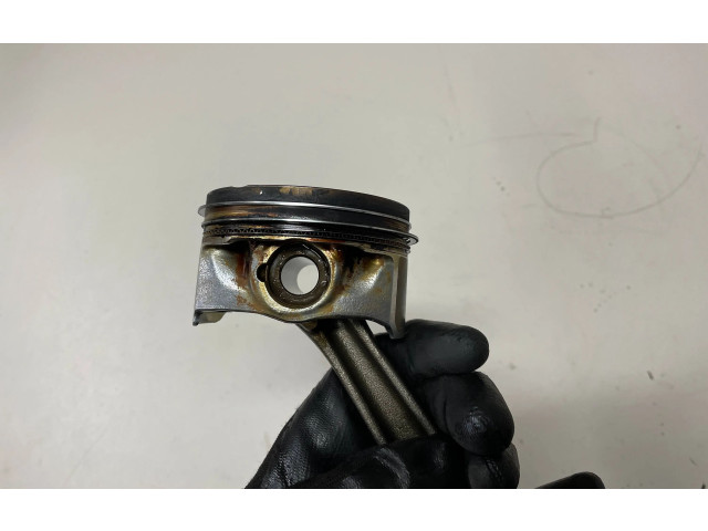  Поршень с шатуном  02606LJ1, WU3  Audi A3 S3 8V  