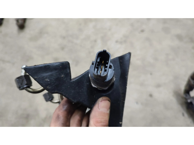 Vstřikovací lišta 0445216002   BMW 5 E39  pro naftový motor 2.5  