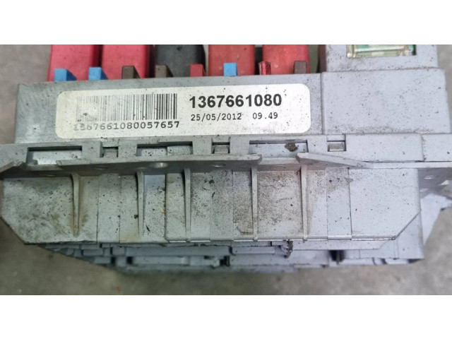Блок предохранителей 1367661080057657, 766108005765   Citroen Jumper    