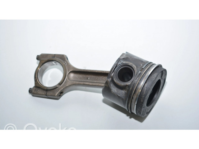 Píst    BMW 7 E65 E66  pro naftový motor 3.0 M57S 